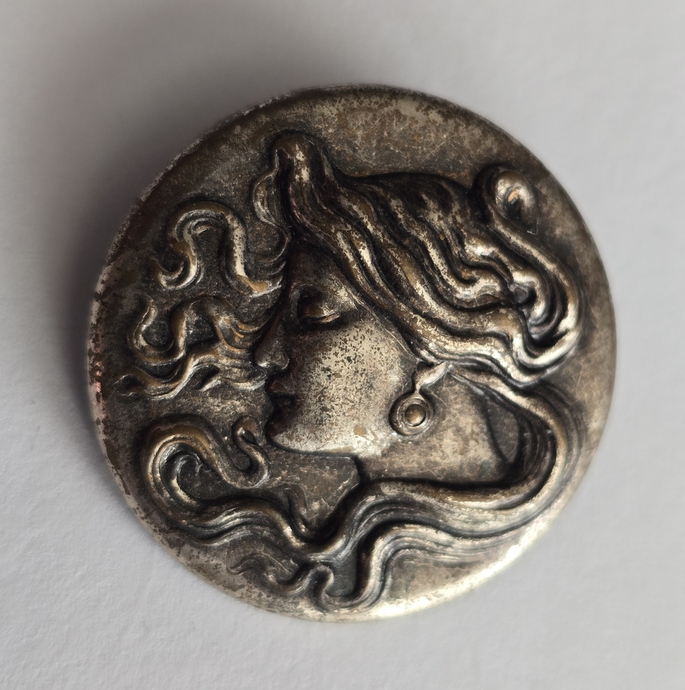 Art Nouveau style brooch woman with flowing hair dark silver tone pin - Picture 13 of 14